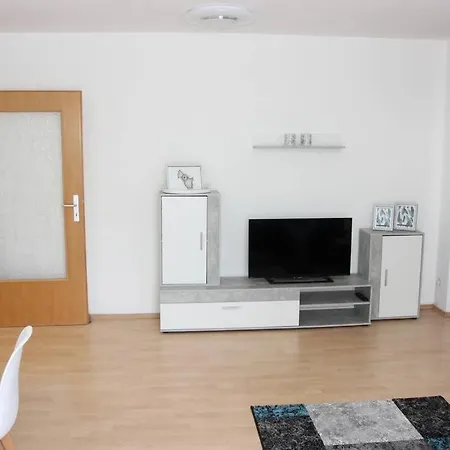 Apartment Mit Balkon *