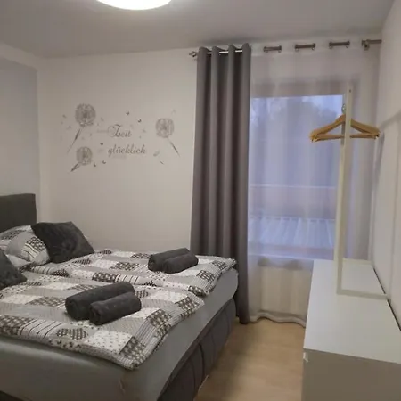 Apartment Mit Balkon *